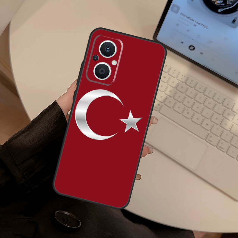 Custodia con bandiera della Re - Oppo Reno 12 recensione e prezzo
